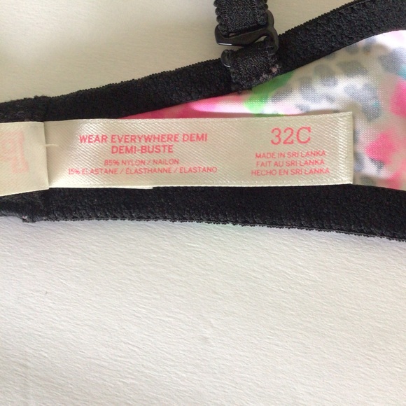PINK VICTORIAS SECRET WEAR EVERYWHERE DEMI BRA SIZE 32C - Picture 9 of 10